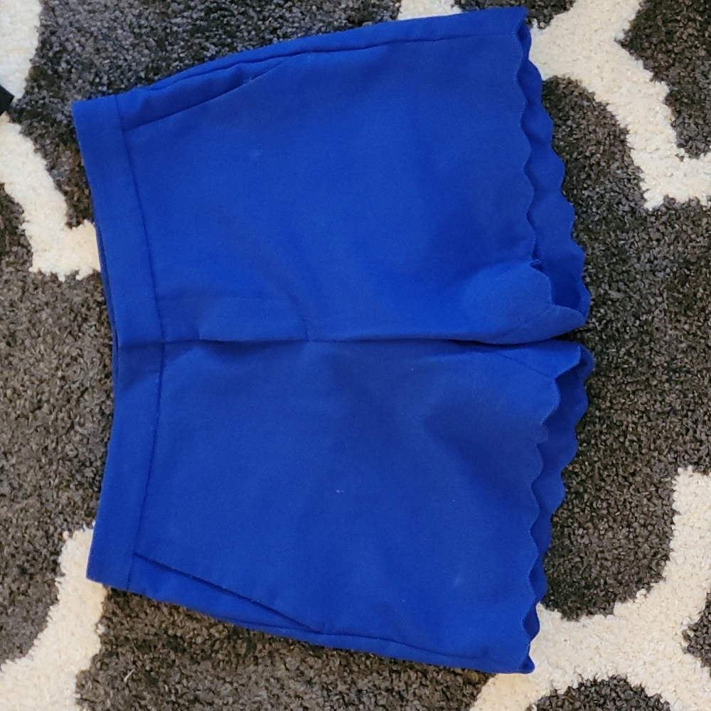 Banana Republic sz 4 blue scalloped shorts WS60